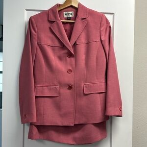 Jasper women’s skirt suit